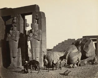 Fallen statue ved Ramesseum, Theben