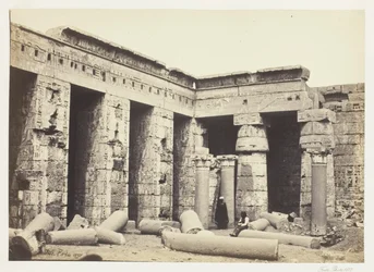 Medinet Habbos indre domstol, Theben