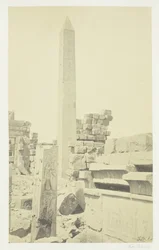 Obelisk og granitt Lotus-søyle, Karnac, 1857.