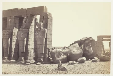 Osiride-søyler og Great Fallen Colossus