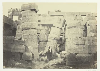 Søyler i den store salen, Karnac, 1857.
