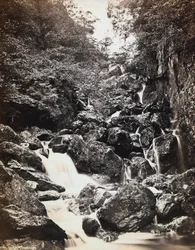 Elvelandskap nær Derwentwater i Storbritannia.