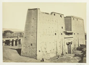 Den store pylonen ved Edfou, Øvre Egypt, 1857.