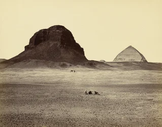 Pyramidene i Dahshur, fra øst