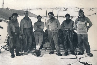 Løytt. Campbells Party på deres retur til Cape Evans, 7. november 1912, 1913