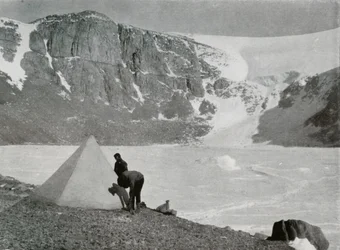The Devils Punch Bowl, en tom Cwm i det sørvestlige hjørnet av Granite Harbour, 1912, 1913