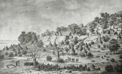 Utsikt over en landsby nord for Agady i Bertat-folkets landområder, fra et sørlig perspektiv, fra #39;Voyage a Meroe: au fleuve Blanc, au-dela de Fazoqldans le midi du royaume de Snnar a Syouah#39;, trykk laget av G. Engelmann, utgitt 1827 (lito)