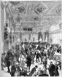 Innvielse av Hotel de Ville de Paris 14. juli 1882, gjenoppbygd etter brannen i 1871: utsikt over bystyresalen ved ankomsten av president Jules Grevy (1807-1891). Gravering av De Haenen og Dosso i "" The Illustrous World"" nr. 1321 av 2