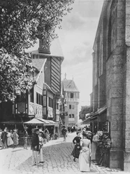 Rue des Vieilles Ecoles og Saint Julien-kirken, i gamle Paris, på Exposition Universelle i 1900