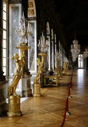 Arkitektur: utsikt over det restaurerte isgalleriet. Versailles. Musee du Chateau