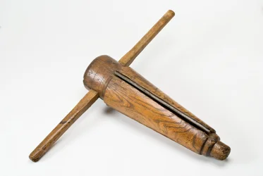Konisk skjeeskrue eller rømmer, 1500- eller 1600-tallet (aske, stål og jern)