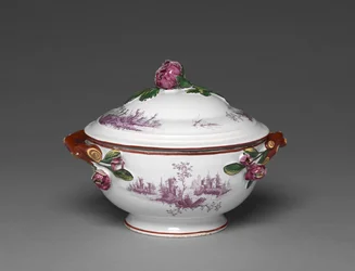Dekket skål, produsert av Saint Clement Factory, ca. 1775