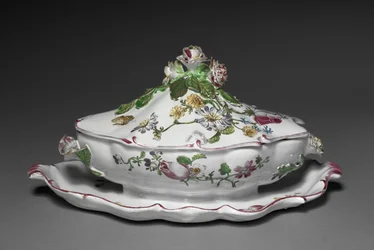 Dekket sauseterrin med festet stativ, produsent Veuve Perrin Factory, ca. 1765