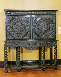 Endymion-skap, fransk, ca. 1650 (ibenholt, på en eik og furu)