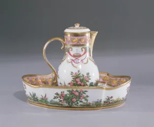 Ewer og servant, laget i Paris (porselen)