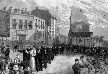 Utvisning av kapusinerne fra Marseille etter dekretene fra mars 1880 tatt av Jules Ferry og fjerning av retten til å undervise medlemmer av uautoriserte religiøse menigheter: ovasjoner fra mengden til kapusinerne som ble utvist fra samfunnet deres. oktober