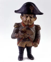 Figur brukt som sparegris med bilde av Napoleon I. Statuett fra andre halvdel av 1800-tallet. Samling til tidligere soldater.