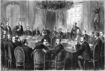 Den internasjonale krigskongressen, Brussel, juli-august 1874: delegater fra 15 europeiske stater møtes for å drøfte utkastet til en internasjonal erklæring om krigens lover og sedvaner. Stikk i «Le Monde Illustré», nr. 908 av 5. september