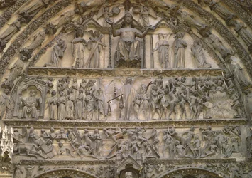 Siste dom, tympanon til den sentrale portalen til vestfasaden, 1200-tallet