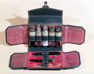 Medisinsk koffert med instrumenter og medisiner, tidlig på 1800-tallet