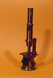 Mikroskop som tilhører Louis Pasteur (1811-95) (metall)