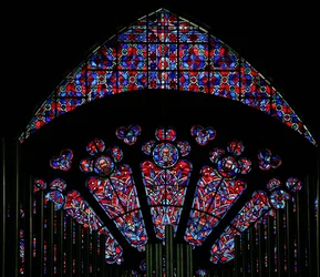Moderne glass i murverk fra det trettende århundre