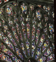 North Rose-vindu som viser helgener, konger, apostler og englekoret, midten av 1200-tallet (farget glass) (detalj)
