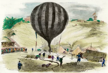 Paris#39; hovedkvarter fra 1870: utsikt over en av ballongene som brukes til kommunikasjon med omgivelsene, plassert på Place Saint Pierre (Montmartre) i Paris. Gravering fra privat samling i 1870.