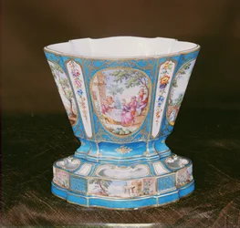 Sevres Eventtail blå-celeste plantekasse (porselen)