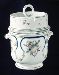 Sevres kjøler, 1762 (fajanse)