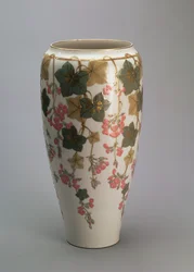 Sevres vase, med overglasurdekor (porselen)