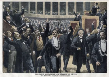 Sosialister synger Internasjonalen i Deputertkammeret i Frankrike midt under et møte i nærvær av Georges Clemenceau (1841-1929) - «Le Petit Journal», mai 1909