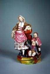 Statuett av en ung kvinne med sine to sønner (fajanse)
