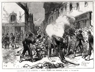 Paris-kommunen: En barrikade ved Issy, 2. mai 1871 (gravering) (bw-foto)