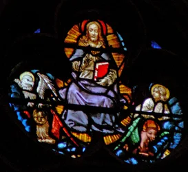 Vestrosevinduet som viser en scene fra Åpenbaringsboken: Kristus med de fire hellige dyrene - symboler på evangelistene