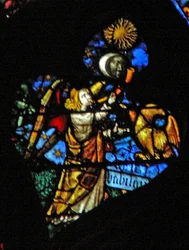 Vestrosevinduet som viser en scene fra Åpenbaringsboken: fjerde trompetsol, måne og stjerner som mørkner, og ørnen som engelen som roper Ve, Ve, skrevet under den (8:12 13). (beiset gla