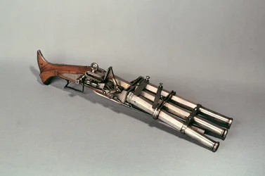 Trippelløps pistol (tre og metall)