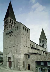 Utsikt over vestfasaden, 10.-11. århundre