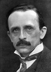 Sir James Matthew Barrie , skotsk romanforfatter og dramatiker, 1910.