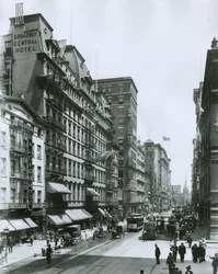 Broadway ser nordover fra Bond Street, New York City