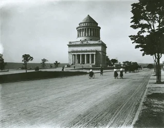 Grants grav, Riverside Drive, New York City