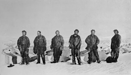 Gruppe etter vinter i Igloo, 1912, 1913