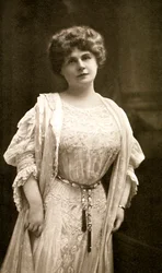 Marie Corelli , britisk forfatter, 1909.