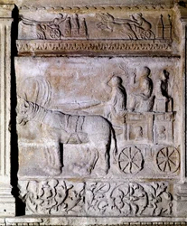 Lavt relieff fra den gallo-romerske perioden som viser en vogn avfyrt av hester som frakter passasjerer. Avignon, Musee Calvet