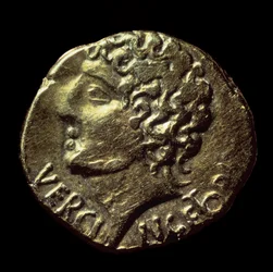 Den galliske gullstateren (Arvernes) har bildet av Vercingetorix (72-46 f.Kr.) utstedt i 52 f.Kr. Paris, BN