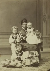 Storhertuginne Maria Fyodorovna med barn, Nicholas Alexandrovich, George..., ca. 1875.