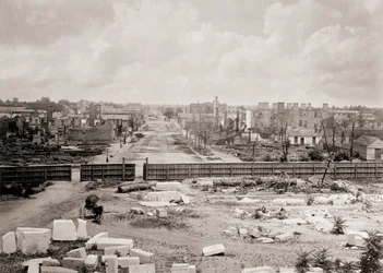 Columbia, South Carolina, USA etter brann i 1865 (s/hvitt-bilde)