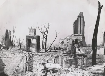 Ruinene av Chicago Historical Society-bygningen etter Great Chicago Fire, 1871