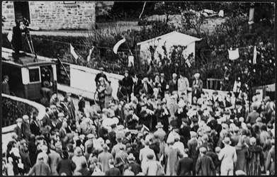 Folkemengde på Flora-dagen for Helston Furry Dance, 1925–35 (bilde)