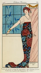 Stor aftenkjole, kjøttmuslin, silketunika brodert i stil med "Compagnie des Inden". Parisiske kostymer nr.69. Kvinne iført en aftenkjole med overdel i chiffon og en silkebrodert tunika. Hun har også på seg et rødt skjerf